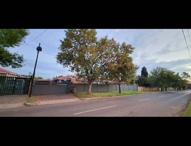 3 bed property to rent in FLORIDA